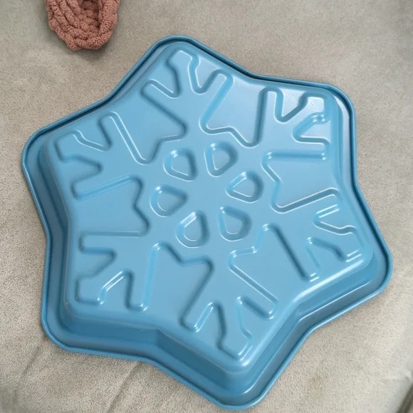 Nordic Ware snowflake pan - Picture 2 of 2
